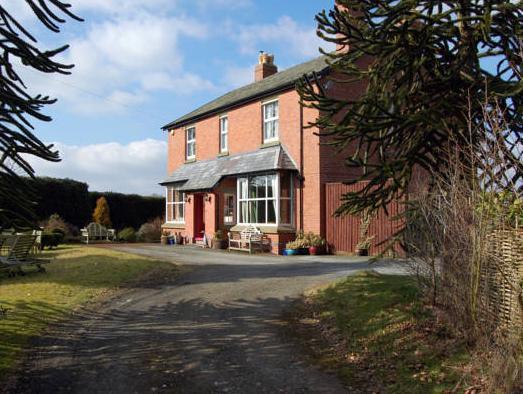 Hotel The Old Vicarage Dolfor à Newtown  Extérieur photo