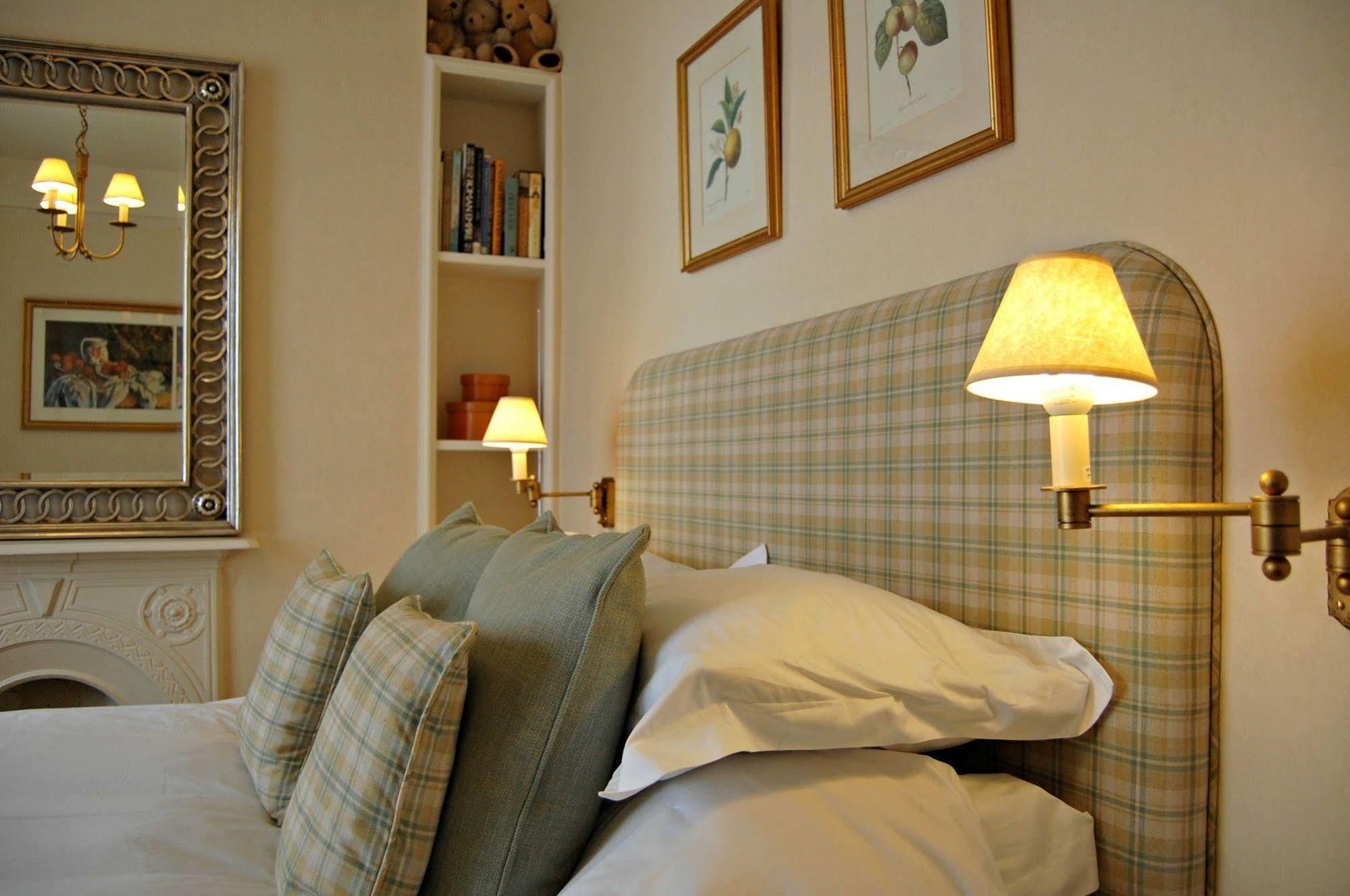 Hotel The Old Vicarage Dolfor à Newtown  Extérieur photo