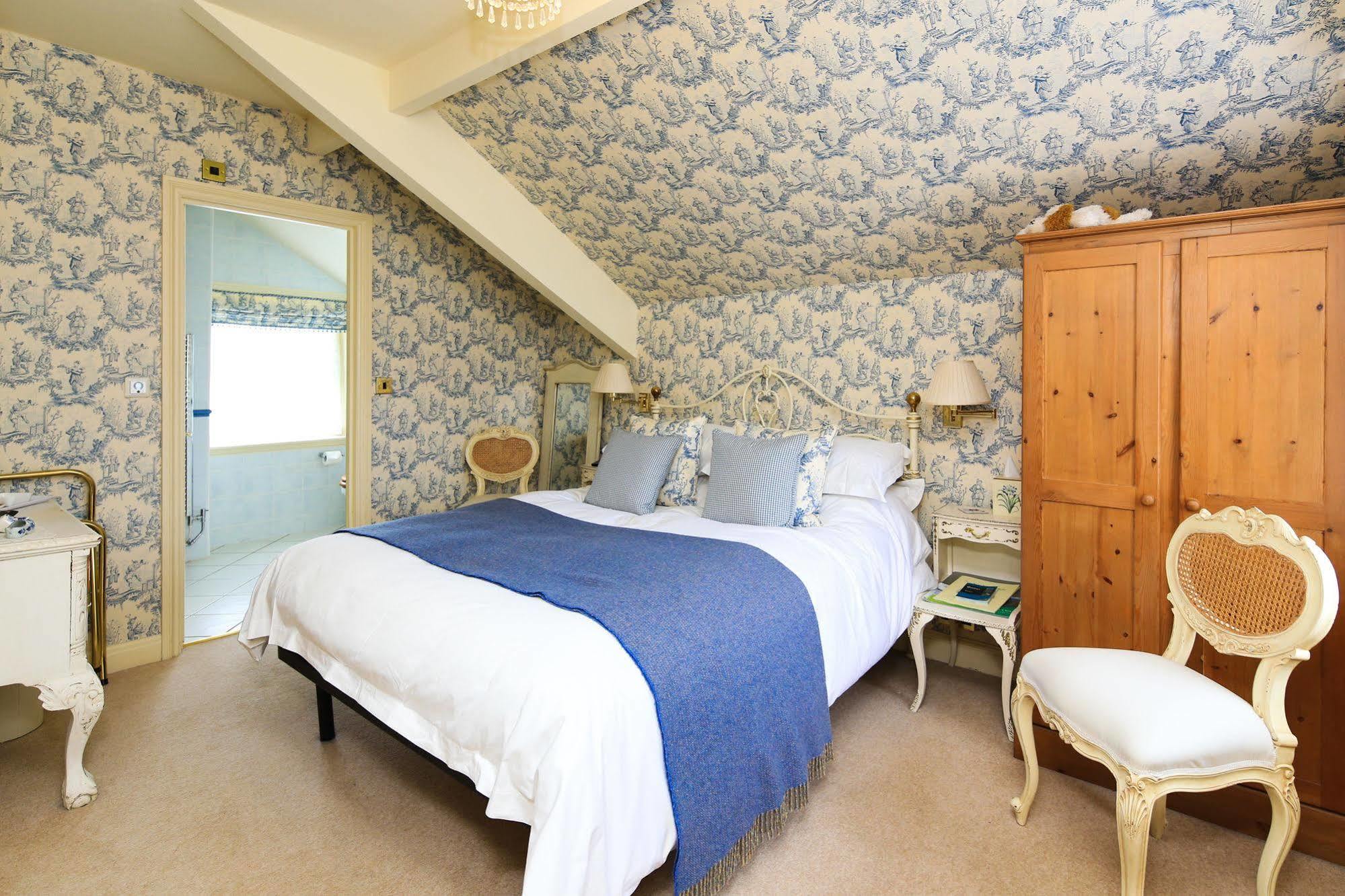 Hotel The Old Vicarage Dolfor à Newtown  Extérieur photo
